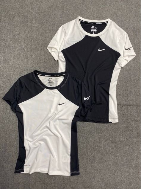 *not mine* Sporty Outfits, Athletic Top Outfit, Track Outfits Aesthetic, Nike Tops Women, Volleyball Outfit, Fitness Wear Outfits, Volleyball Outfits, Baggy Pants, 가을 패션