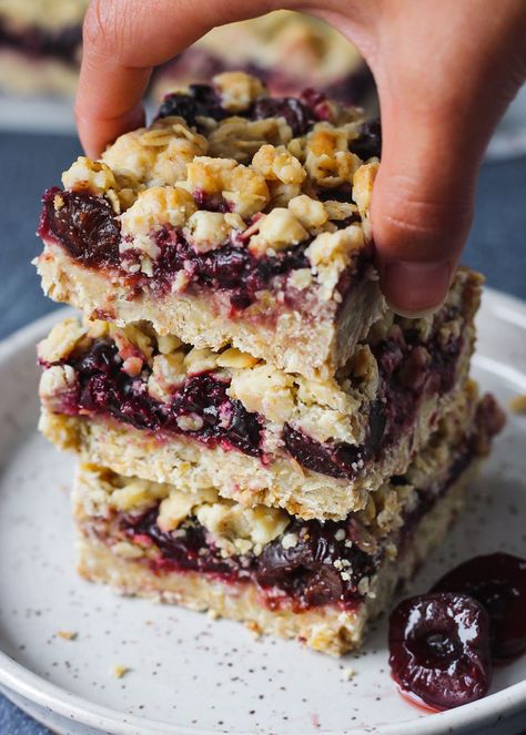 Cherry Oat Bars – It's All Good Vegan Cherry Oat Bars, Cherry Recipes Healthy, Cherry Oatmeal Bars, Dried Cherry Recipes, Oat Bars Recipe, Oat Bars Healthy, Protien Bars, Cherry Oatmeal, Cherry Pie Bars