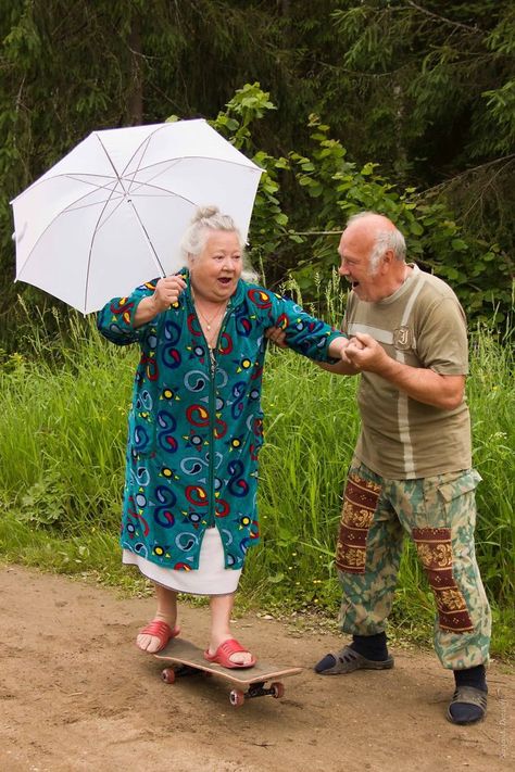 Vieux Couples, Elderly Couples, Growing Old Together, Old Couples, Burton Snowboards, Whiplash, Never Too Old, Blue Merle, Tumblr Outfits