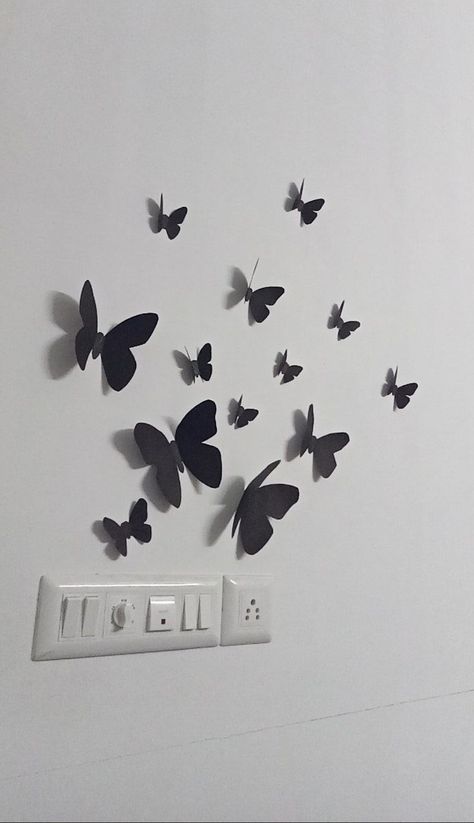 Craft Wall Hanging Ideas, Diy Room Decor With Cardboard, Stikynote Ideas Wall, Butterfly Room Decor Bedroom Ideas, Wall Stickers Bedroom Aesthetic, Handmade Room Decor Ideas, Cute Diy Room Decor Easy Crafts, Wall Decoration Ideas With Paper, Origami Hanging