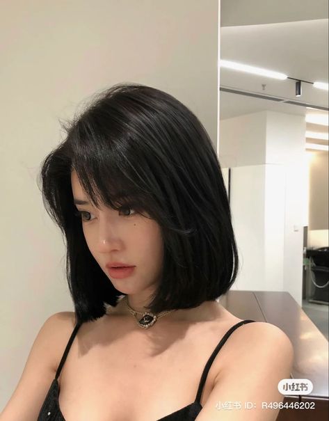 Short Hair And Bangs Asian, Cute Short Korean Haircut, Haircuts Korean Women, Asian Bobs Haircuts, Korean Haircut Thick Hair, Short Haircut For Asian Woman, Korean Hair Inspo Short, Haircuts Aesthetic Short, Curtain Bangs Long Bob Straight