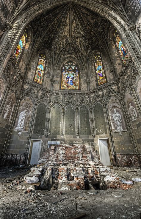 Abandoned Cathedral Aesthetic, Old Abandoned Churches, Abandoned Church Aesthetic, Old Church Interior, Abandoned Cathedral, Abandoned Chapel, Catskill Resorts, Church Aesthetic, Church Altar