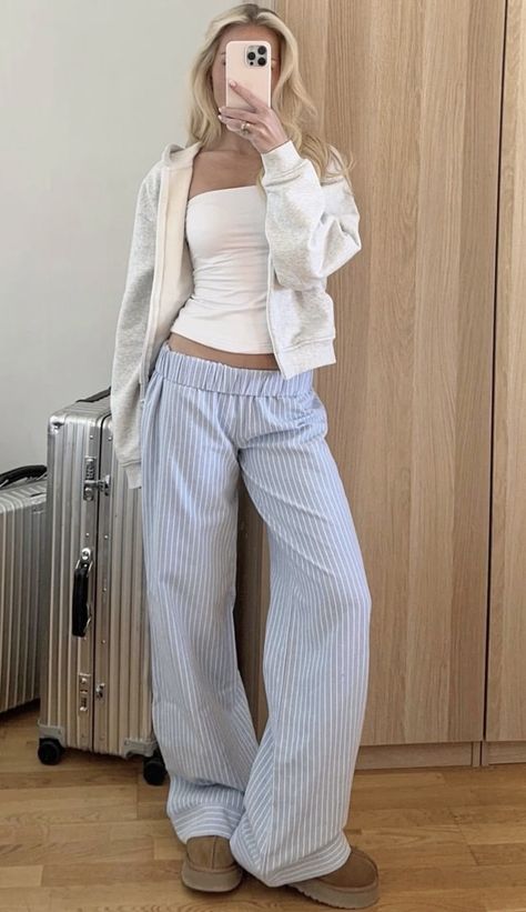 indigo ivers, the right move. Chilly Spring Outfits, Scandinavian Outfit, Striped Lounge Pants, Blueberry Girl, Skandinavian Fashion, Mode Instagram, Outfit Inspo Summer, Mode Ootd, Stockholm Fashion