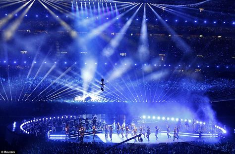 Superbowl halftime show. Look at all those lights, incredible. San Francisco 49ers, Baltimore Ravens, Halftime Show, Destiny's Child, Lighting Inspiration, Stage Design, Architecture Project, Ravens, One Team