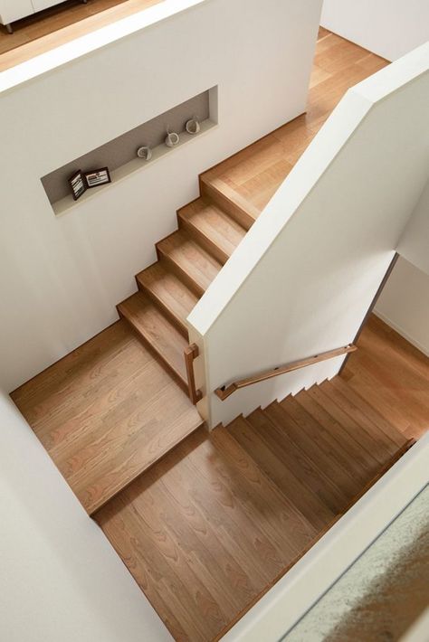 Staircase Design Modern, House Staircase, Stairs Design Interior, Stairway Design, Stairs Design Modern, Modern Stairs, Home Stairs Design, Interior Stairs, Modern Staircase