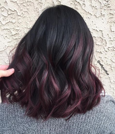 Black Hair with Dark Burgundy Highlights Pelo Color Borgoña, Dark Burgundy Hair, Maroon Hair, Dark Purple Hair, Plum Hair, Black Hair With Highlights, Hair Color Burgundy, Brown Hairstyles, Ombré Hair