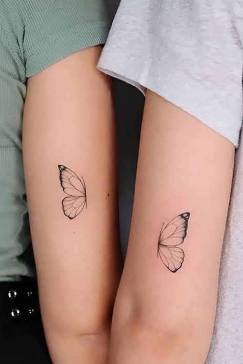 30 Simple Yet Meaningful Matching Tattoos Tattoo Mariposa, Cute Sister Tattoos, Tattoo Leggings, Maching Tattoos, Cousin Tattoos, Twin Tattoos, Matching Friend Tattoos, Cute Matching Tattoos, Best Couple Tattoos