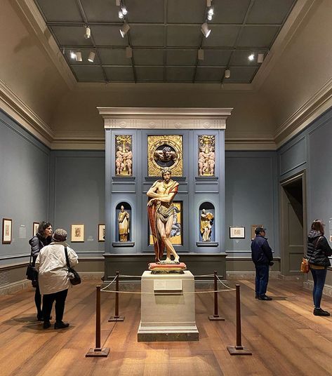 Famous Museums, Pergamon Museum, Giorgio Vasari, Art Galleries Design, Art Gallery Interior, Uffizi Gallery, Museum Art Gallery, Van Gogh Museum, Virtual Museum