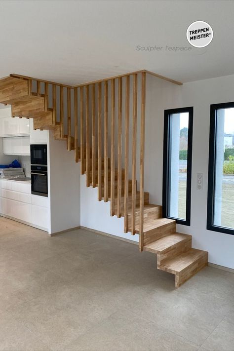 Beachside Bungalow, Stairs In Living Room, Stairs Design Interior, Cosy House, Escalier Design, Stairway Design, House Stairs, Staircase Design, Stairs Design