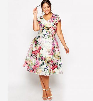 PROPOSITION silhouette    Morpho robes : 30 robes pour les silhouettes rondes - Cosmopolitan.fr Plus Size Wedding Guest Outfits, Plus Size Spring Dresses, Xl Mode, Floral Dress Wedding Guest, Plunge Midi Dress, Cocktail Dresses With Sleeves, Big Size Dress, Gaun Fashion, Midi Dress Plus Size