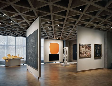 Louis Kahn - Yale Art Museum Interior. CONCRETE. TRIAGULAR CEILING. COFFERED CEILING. ROTHKO. FLOATING PARTITIONS. CLASSIC MODERNIST GALLERY MUSEUM Galleries Architecture, مركز ثقافي, Gallery Cafe, Museum Interior, Movable Walls, Art Galleries Design, Bg Design, Art Gallery Interior, Pop Up Art