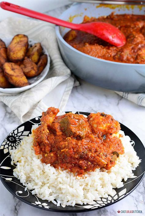 Essen, Rice And Sauce Recipes, Nigerian Rice And Stew, Rice And Stew Nigerian, African Dishes Nigerian Food, Fried Rice Recipe Healthy, Rice And Tomato Sauce, Fried Rice Aesthetic, Egg Fried Rice Recipe Easy