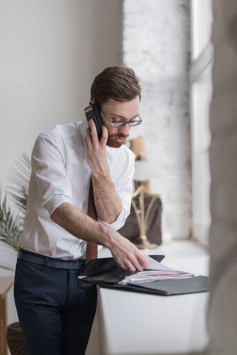 Traveling Salesman Aesthetic, Lifestyle Office Photography, Office Photography Ideas, Business Man Photography, Photography Office, Business Portrait Photography, Office Men, Man Office, Corporate Portrait