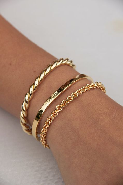 Dainty Everyday Jewelry, Jewelry Business Aesthetic, 1111 Jewelry, Preppy Jewelry, Wrist Jewelry, Luxe Jewelry, Jewelry Accessories Ideas, Dope Jewelry, Gold Bracelets