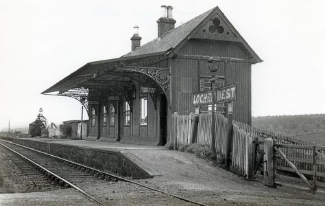 Lochee West Railway Station . Dundee - Baldovan                                                                                                                                                                                 More Abandoned Train Station, Old West Photos, Disused Stations, Old Train Station, Train Depot, Train Art, Train Stations, Rail Car, Old Trains