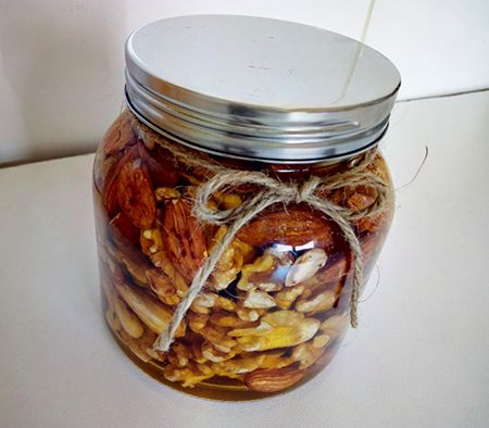 Roasted Nuts in Honey| Hadassah Magazine Rosh Hashanah Food, Rosh Hashanah Recipes, Cow Logo, Coffee Mix, Gourmet Treats, Honey Syrup, Roasted Nuts, Honey Nut, Gourmet Cooking