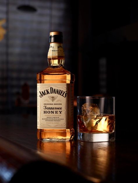 Jack Daniel’s Tennessee Honey Jack Daniels Advertising, Jack Daniels Tennessee Honey, Jack Daniels Drinks, Tequila Mockingbird, Whiskey Lullaby, Jack Daniels Honey, Honey Whiskey, Vodka Wine, Tennessee Honey