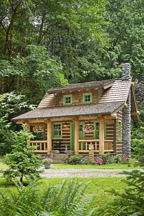 84 Best Tiny Houses 2019 - Small House Pictures & Plans Small Log Cabin Plans, Design Case Mici, Small House Pictures, Log Cabin Plans, Small Log Cabin, Cabin Exterior, Best Tiny House, Casa Country, Little Cabin