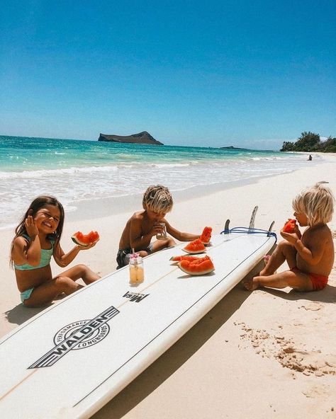 Watermelon Picnic, Dr�ømme Liv, Dream Kids, Beach Inspo, Dream Family, Kids Beach, Hawaii Life, Surf Board, Future Mom