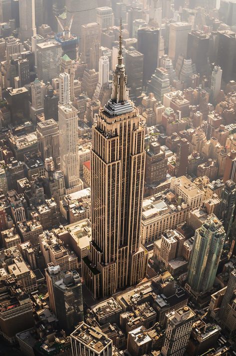 Empire State Building Wallpaper, New York Empire State Building, Building Wallpaper, Arte Ganesha, Indiana Limestone, Photographie New York, Landscape Architecture Model, Nyc Buildings, Water Architecture