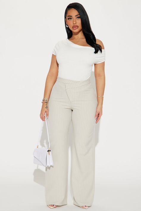 Linen Pants Set Women, Petite Fitness Modeling, Monochromatic Professional Outfit, Salon Attire Work Outfits, White Office Outfits Women, Layered Outfits Black Women, Plus Size Modesty Outfits, Fall Work Outfits For Women Business, White Trouser Outfit Women