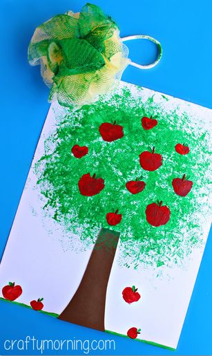 Make an Apple Tree Craft Using a Pouf Sponge #Fall craft for kids! | CraftyMorning.com Oc Crafts, Apple Tree Craft, September Crafts, Children Crafts, Apple Activities, Fall Art Projects, Apple Craft, Apple Art, Apple Theme