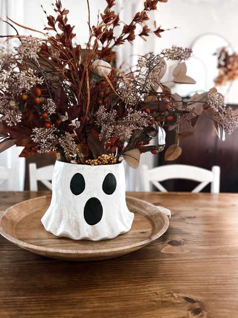 Beautiful ghost vase with gorgeous fall floral arrangement Bethany Lowe Ghost Bucket, Ghost Planter Diy, Ghost Flower Pot, Dollar General Ghost Bucket, Halloween Decor Neutral, Halloween Box Decorations, Cute Ghost Halloween Decor, Halloween Table Centerpieces Ideas, Halloween 2024 Decoration