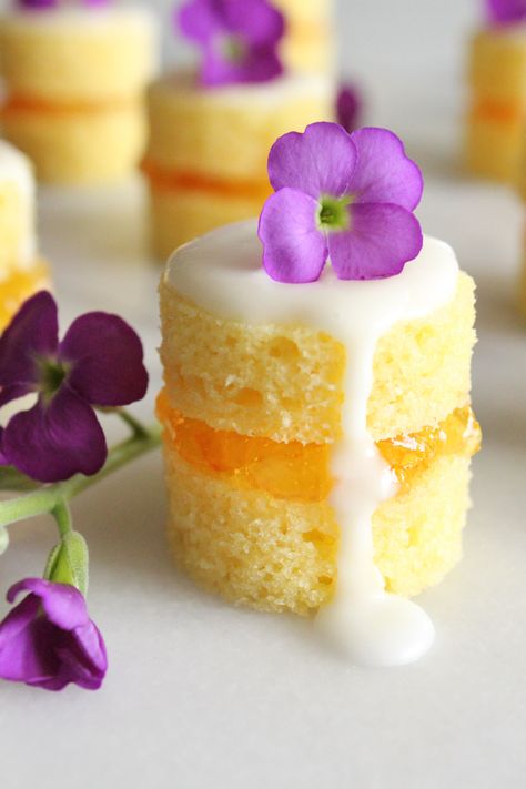 These mini naked cakes filled with sweet and tangy orange marmalade and garnished with fresh flowers are an elegant treat for a springtime brunch. They may look fancy, but they're simple to make. Mini Naked Cakes, Fancy Desserter, Afternoon Tea Recipes, Ge Bort, Naked Cakes, Tea Party Food, Orange Marmalade, Afternoon Tea Parties, Tea Sandwiches