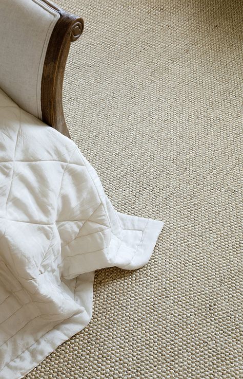 Textured natural sisal floor in a bedroom Sisal Rug Bedroom, Beach House Carpet, Herringbone Sisal Carpet, Bedroom Flooring Carpet, Bedroom Carpet Colors, Beach Cottage Bedroom, Sisal Flooring, Natural Bedroom Decor, Natural Floor