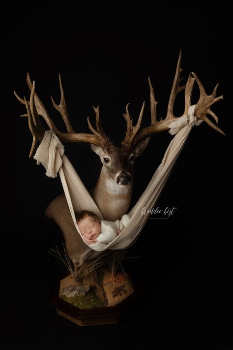 Acey Riggs and the biggest deer... - Brandee Best Photography Baby Boy Pictures Newborn, Country Baby Pictures, Deer Photography, Hunting Baby, Baby Boy Newborn Pictures, Baby Pictures Newborn, Baby Boy Pictures, Western Babies, Professional Photos