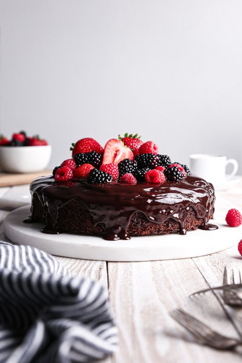 Simple Chocolate Fudge Cake | Vegan friendly with gluten free option. Chocolate Zucchini Bars, Easy Chocolate Fudge, Chocolate Strawberry Cake, Easy Chocolate Cake, Chocolate Fudge Cake, Fudge Cake, Chocolate Zucchini, Think Food, Chocolate Fudge