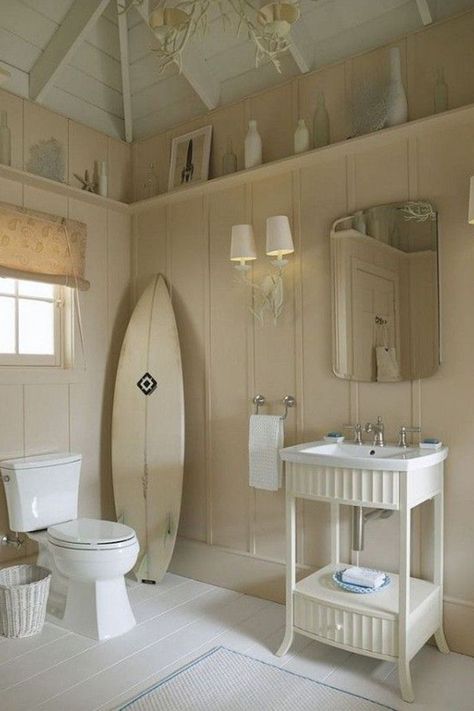 Chic Beach House, Beach House Bathroom, Beach House Interior Design, Beach Theme Bathroom, Dream Beach Houses, Beach Bathroom Decor, Cottage Bathroom, Beach Room, Coastal Bathrooms