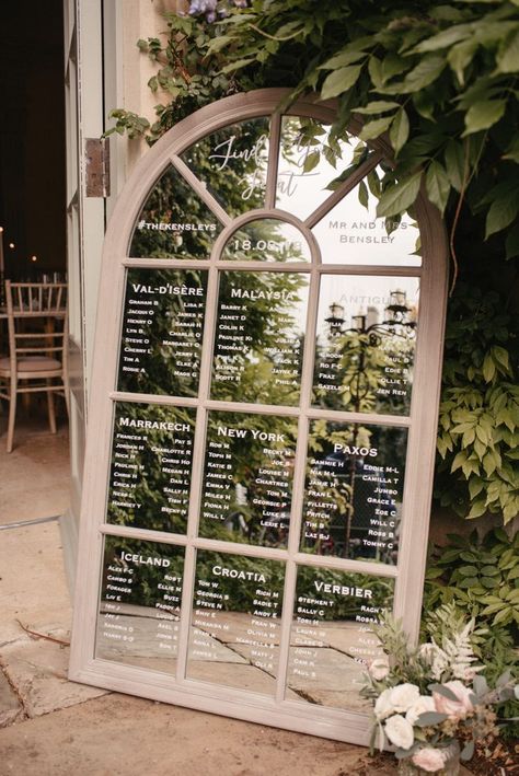 => Muchas ideas como ésta para ti en mi perfil. 😉 Mirror Table Plan, Plan Wedding, Wedding Mirror, Wedding Table Seating, Wedding Table Plan, Seating Plan Wedding, Venue Decor, Salou, Wedding Table Decorations