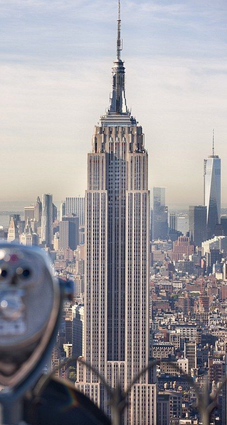 Why the Empire State Building is an Art Deco Masterpiece? Empire State Building Art, Famous Structures, 432 Park Avenue, The Empire State Building, Skyscraper Architecture, Midtown Manhattan, New York City Travel, Ny City, City Vibe