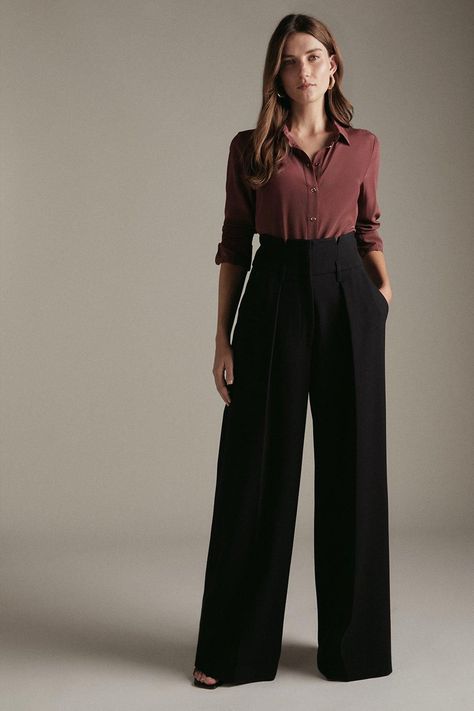 [CommissionsEarned] 17 Top Wide Leg Trousers Outfit Casual Tricks You Have To See At Once #widelegtrousersoutfitcasual Tops To Wear With Black Trousers, Pleated Flair Pants, Soft Trousers Outfit, Black Work Trousers Outfit, Tops For Trousers Women, High Waisted Wide Leg Trousers Outfit, How To Style Black Trousers Women, High Waist Black Pants Outfit, Black Trouser Outfit Women