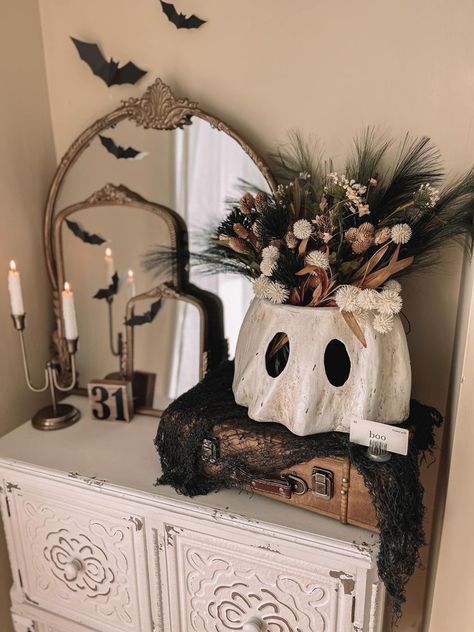 Aesthetic Diy Halloween Decor, Butcher Haunted House Ideas, Fall Halloween Home Decor, Halloween Sofa Decor, Spooky Room Decor Bedroom, Halloween Corner Decor, Halloween 2023 Decorations, Spooky Farmhouse Decor, Year Round Spooky Home Decor