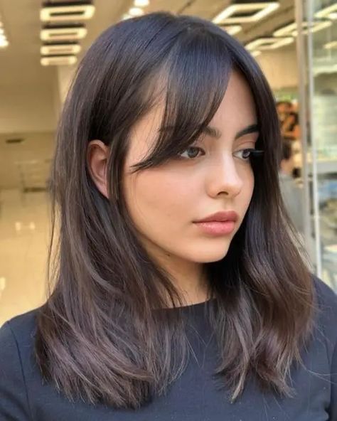 Cute Summer Haircuts: 25 Ideas for Women in Their 30s and 40s - Short to Long Hair Trends Medium Length Hair With Layers With Curtain Bangs, Round Face Haircuts Straight Hair, Round Face Medium Length Hair, Half Up Half Down Curtain Bangs, 2024 Skincare, Very Long Bob, 2024 Makeup, Zicxa Photos, Timeless Hairstyles