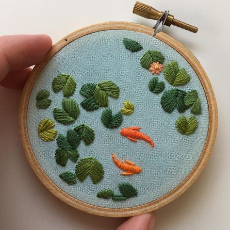 Embroidery Patterns Tracing, Coy Fish Embroidery, Embroidery Ideas For Beginners Free Pattern, Embroidery Aesthetic Ideas, Tiny Embroidery Ideas Easy, Sea Animal Embroidery, Fun Embroidery Ideas Clothes, Crafts With Embroidery Hoop, Cute Simple Embroidery Ideas