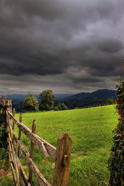 Stormy Sky Country Life, Amazing Nature, Belle Nature, Alam Yang Indah, Landscape Nature, Beautiful Sky, Belle Photo, Nature Beauty, Beautiful World