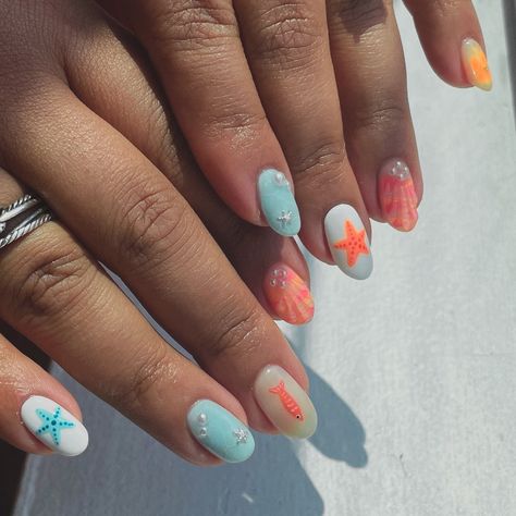 SUMMER LOVIN #summernails #beachnails Luke Bryan Nails, Bora Bora Nails, Under The Sea Theme Nails, Beachy Nail Inspo Short, Cool Nails Designs, Nail Ideas With Accent Nail, Coastal Nail Ideas, Cute Beach Nail Ideas, Back To School Nails 2024