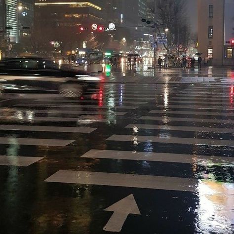 City Aesthetic Korea, Aesthetic Korea Wallpaper, Wallpaper City Aesthetic, Rain Street, Seoul Night, 10000 Hours, City Rain, Wallpaper City, Rainy Street