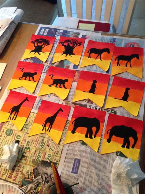 Safari Crafts Preschool Jungle Animals, Reggio Jungle Activities, Sunset Banner, Safari Classroom, Safari Crafts, Africa Craft, معرض فني, African Art Projects, Visuell Identitet