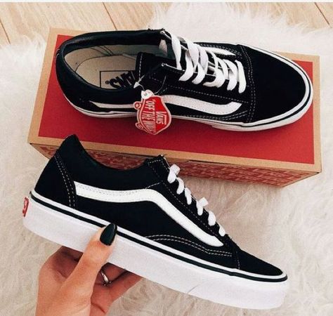 Sometimes it last a•w - Introduction - Wattpad Wonder Woman Shoes, Skor Sneakers Nike, Tenis Vans, Skor Sneakers, Sneaker Outfits, Mode Tips, Sneakers Vans, Sneakers Mode, Fresh Shoes