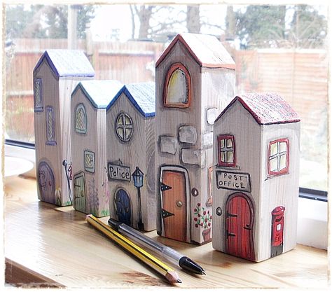 Handcrafted by Picto: Little Wooden Houses Wooden House, Small Wooden House, Wood Block Crafts, Pottery Houses, Glitter Houses, Wooden Houses, Diy Wood Signs, Driftwood Crafts, 수채화 그림