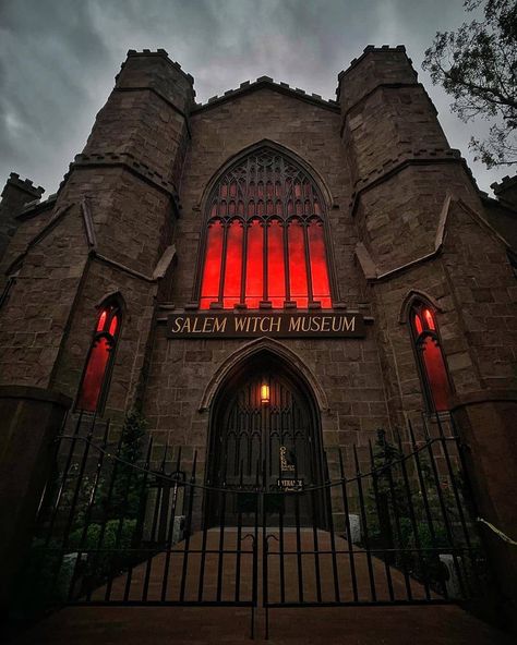 @halloween_creepers on Instagram: “This is the Salem Witch Museum, originally built in the 1840's as the East Church 👻🕸 Picture by @purelysalem . . . . . . #salem #house…” Salem Massachusetts October, Salem Massachusetts Travel, Massachusetts Aesthetic, Things To Do In Salem, Salem Witch Museum, Witch Museum, Salem Halloween, Salem Mass, Halloween Travel