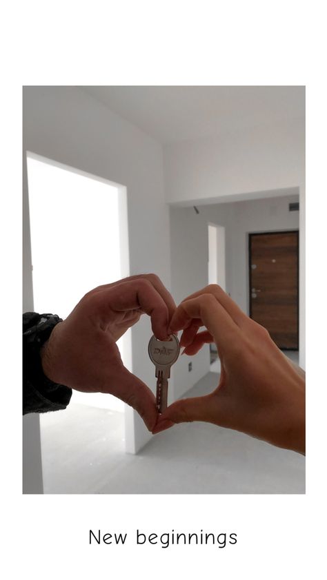 Couples Move In Together Pictures, My First Home Aesthetic, Couple Buying House Aesthetic, First Home Celebration Ideas, Keys For Apartment, Couple Holding Keys To New House, New House With Boyfriend, Home Keys Couple, Moving In With Your Boyfriend Aesthetic Keys