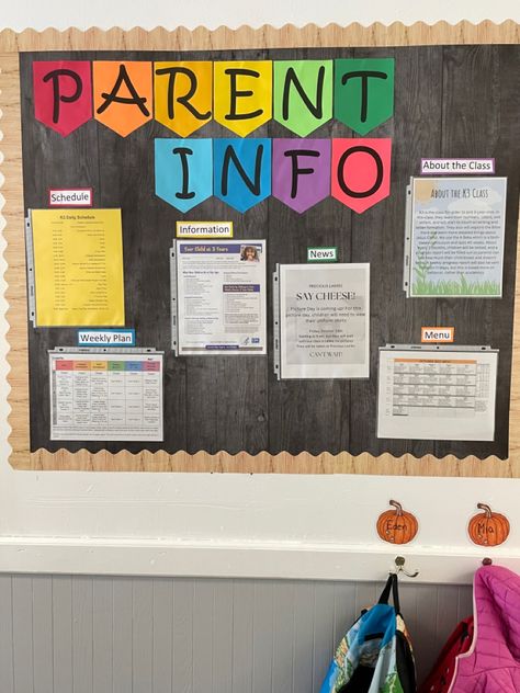 Parents Information Board Daycare, Pre K Parent Information Board, Parent Center Bulletin Boards, Parents Board Preschool, Classroom Family Wall Ideas, Home Daycare Bulletin Board Ideas, Welcome Parents Bulletin Board, Childcare Bulletin Board Ideas, Early Headstart Classroom Setup