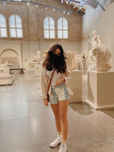 art museum outfit aesthetic Museum Outfit Aesthetic Summer, Art Museum Outfit Casual, Planetarium Date Outfit, Planetarium Outfit Ideas, Art Gallery Outfit Summer, Cute Museum Outfit Summer, Outfits To Wear To An Art Museum, Art Museum Aesthetic Outfit Summer, Museum Photoshoot Ideas Aesthetic