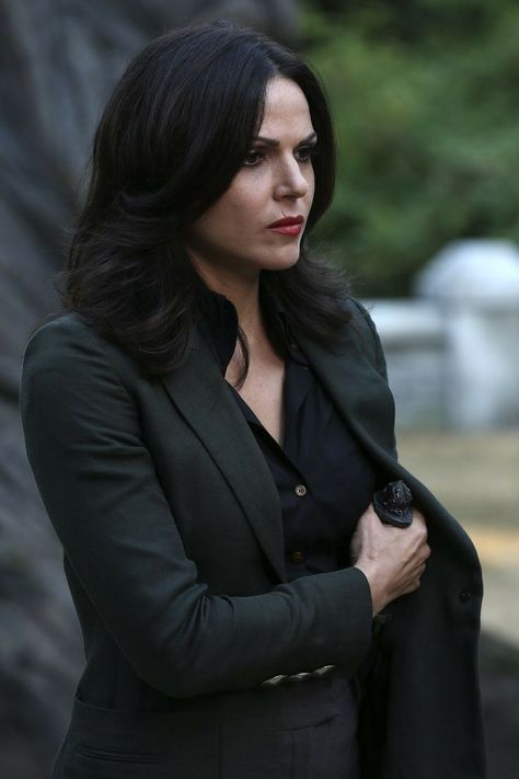 Regina Mills Regina Once Upon A Time Hairstyles, Regina Mills Hair, Regina Mills Hairstyle, Once Upon A Time Regina, Ouat Regina, Lana Parilla, Once Up A Time, Swan Queen, Regina Mills