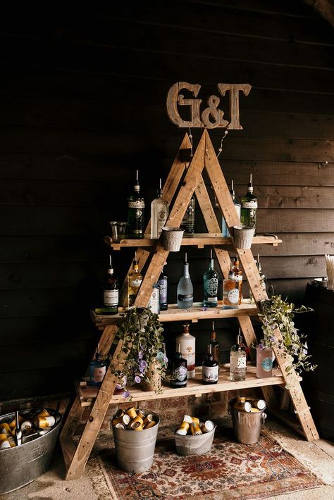 Wooden G&T Bar at Rustic Wedding Rum Bar Wedding, Gin Station Wedding, Gin Bar Wedding Ideas, Diy Gin Bar Wedding, Diy Cocktail Bar Wedding, Whisky Bar Wedding, Whiskey Bar Wedding Ideas, Wooden Wedding Favours, Gin Centrepiece Weddings